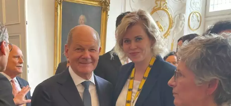 Veronika Tsepkalo had a short conversation with German Chancellor Olaf Scholz