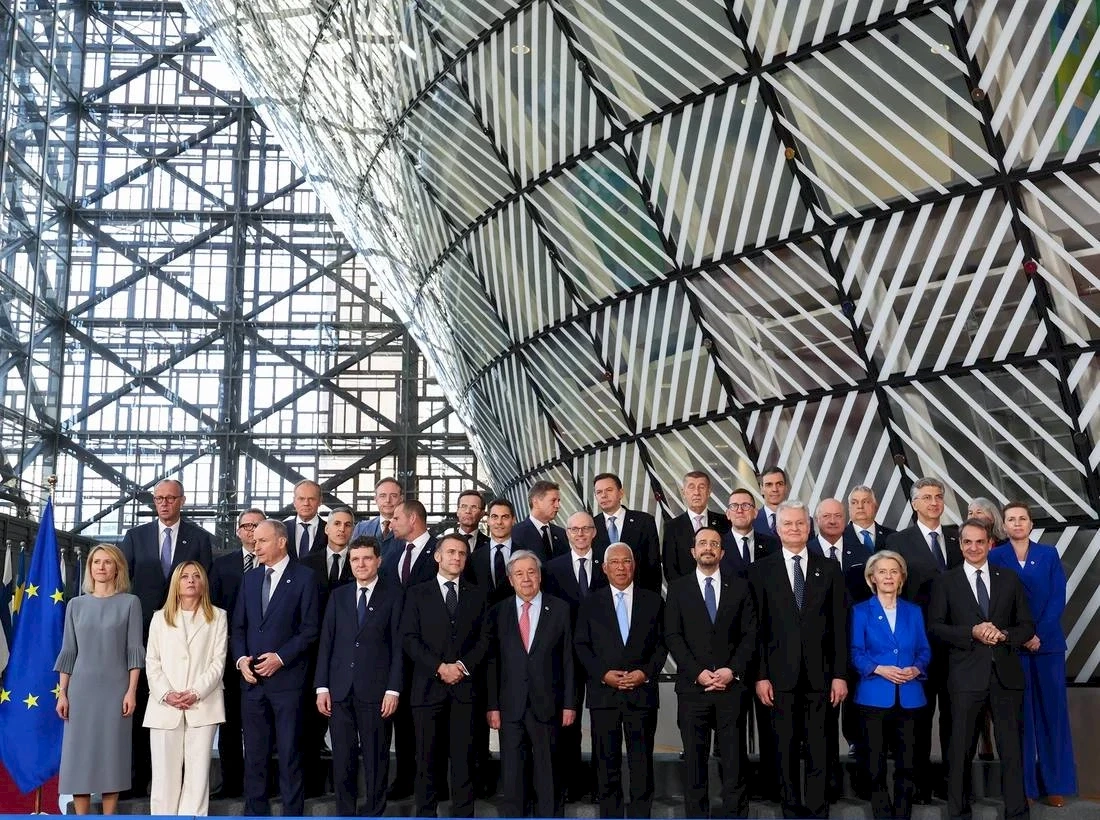 ЕС обсуждает связи с Москвой